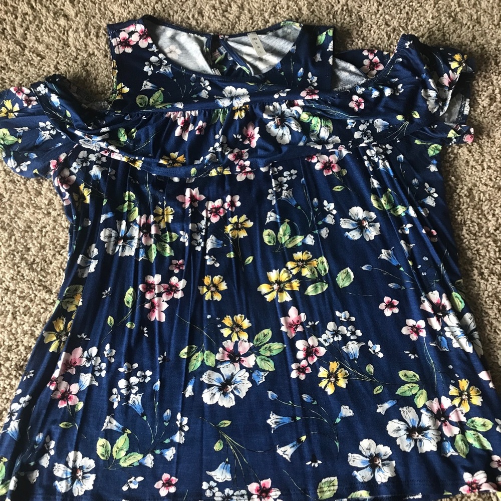 Cold shoulder top
